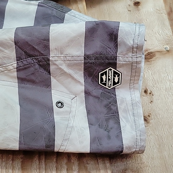 Pelagic Size 30 Sharkskin Americamo Gray Fishing Board Shorts - Picture 2 of 5